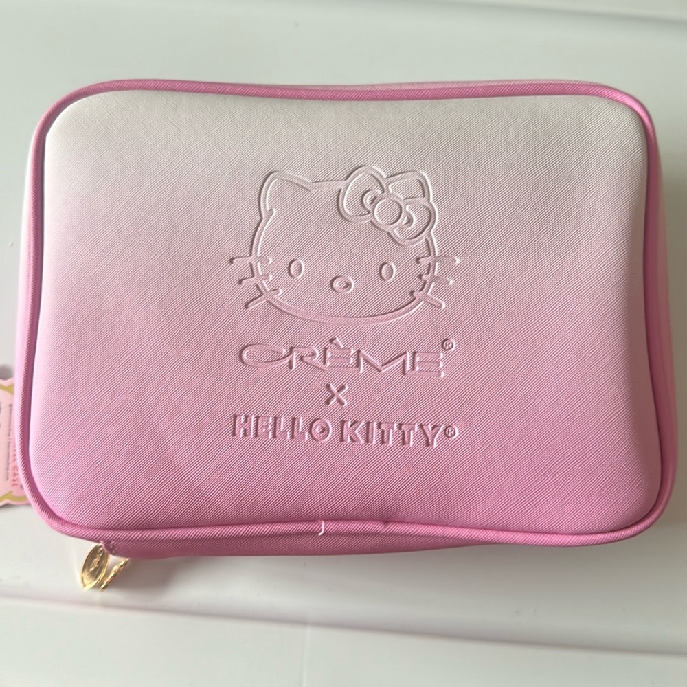 New With Tags Crème X Hello Kitty Beauty Travel Case
